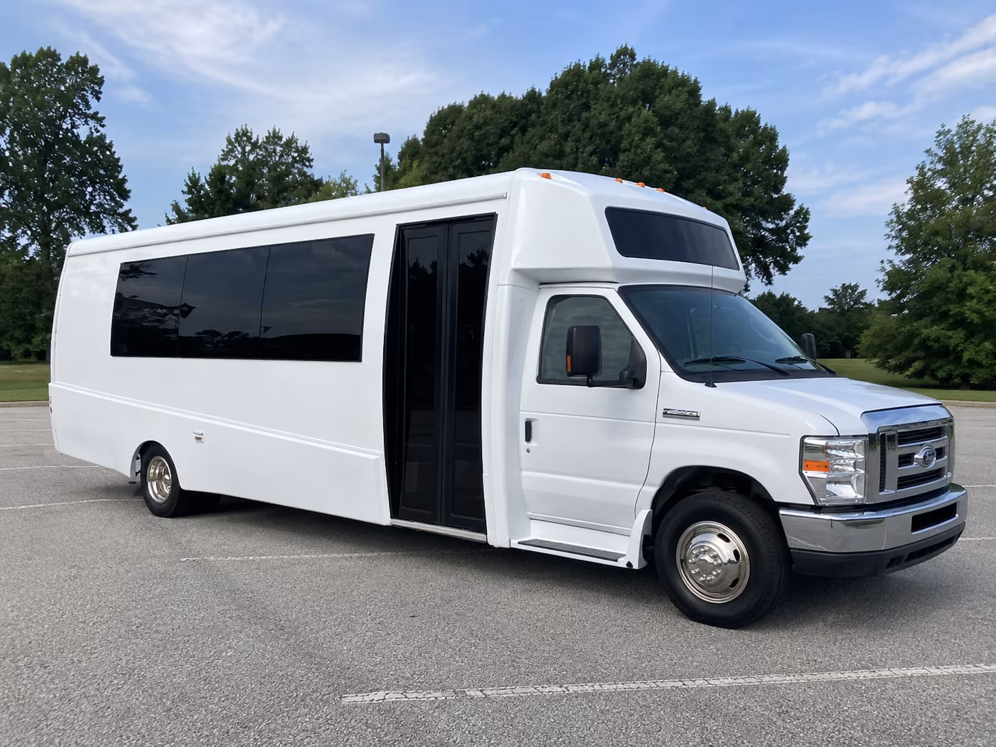 springfield 18 passenger party bus