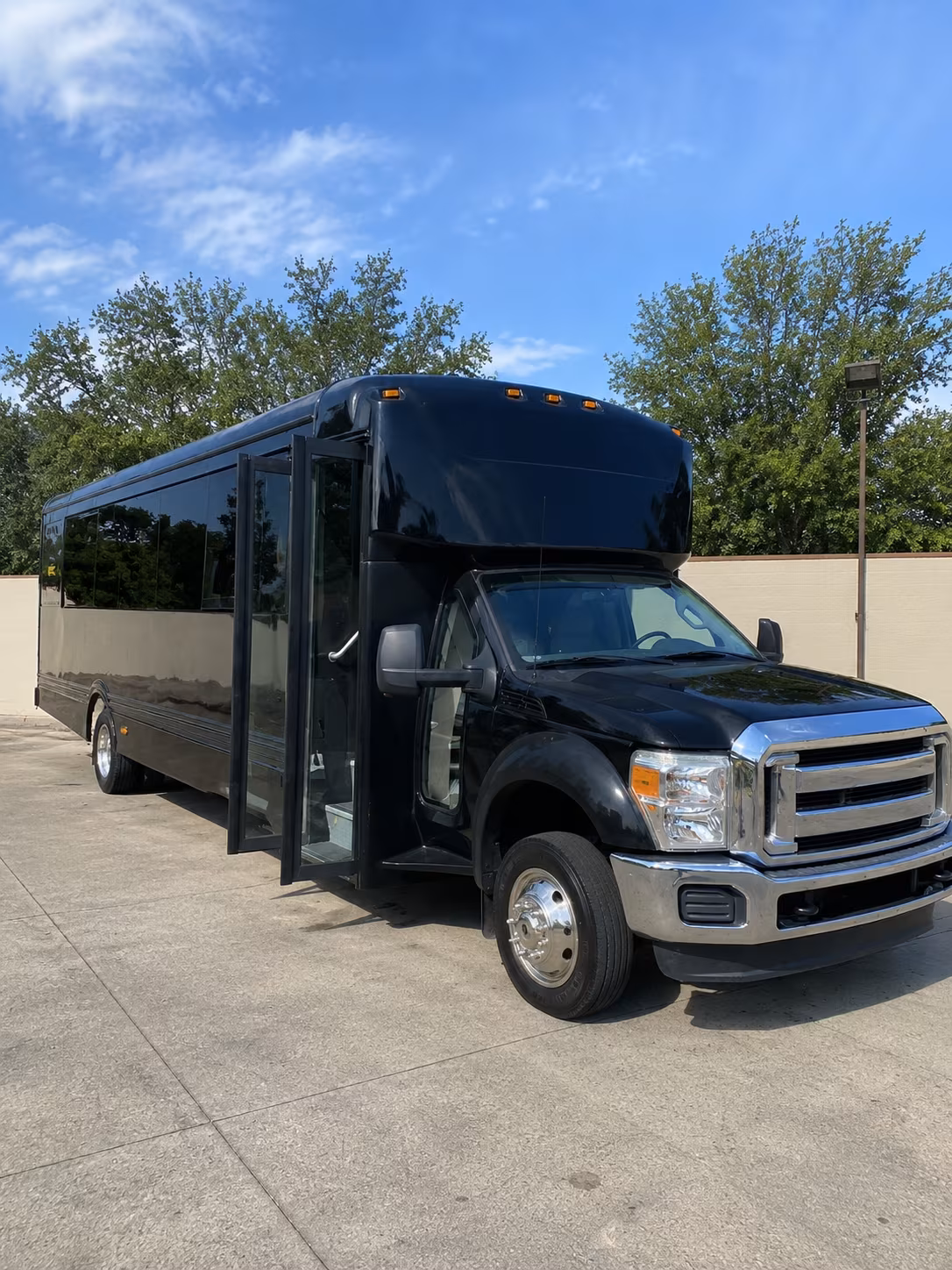 springfield 20 passenger party bus